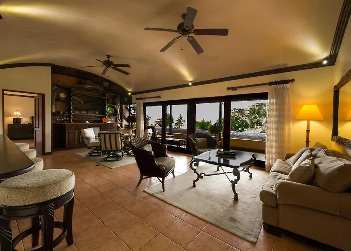 Club Del Mar Oceanfront